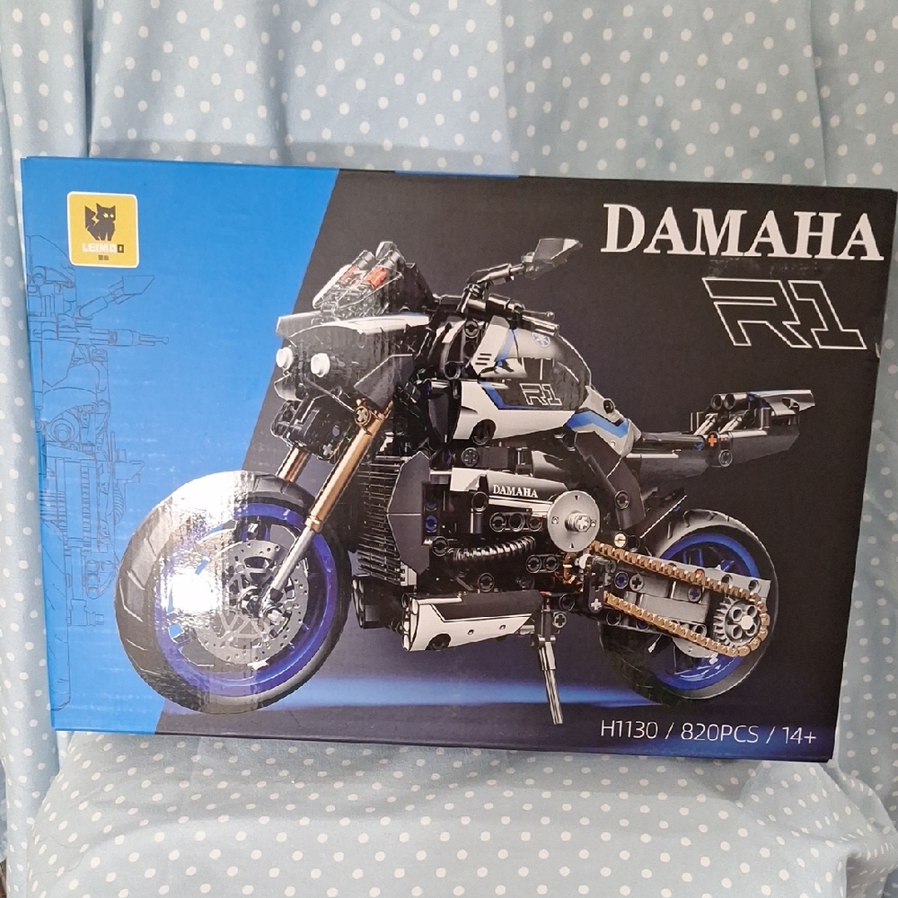 NWOT DAMAHA R1 Motorcycle Model Kit